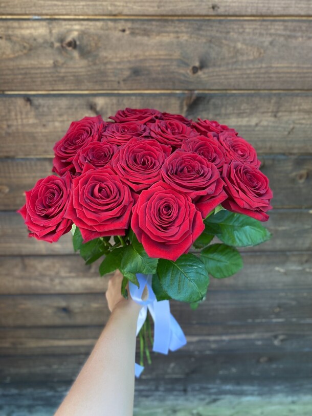 Красные розы love u, артикул F1453360 - 4990 рублей, доставка по городу. Flawery - доставка цветов