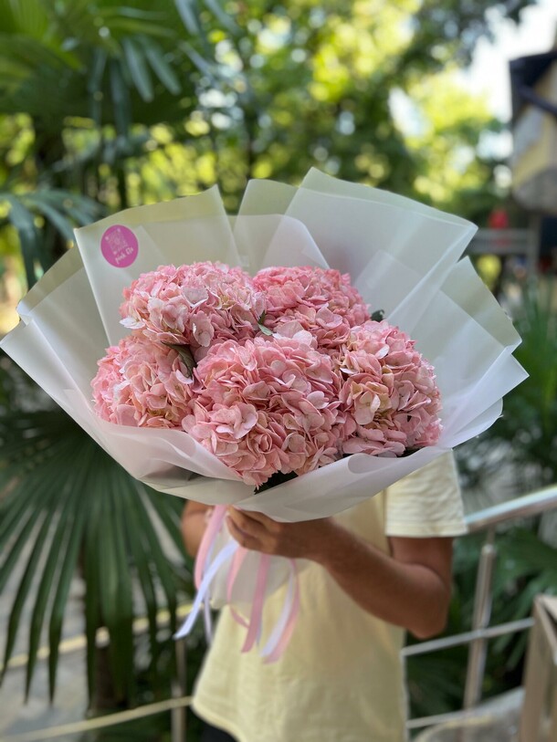 Моно букет розовые гортензии, артикул F1455049 - 5950 рублей, доставка по городу. Flawery - доставка цветов