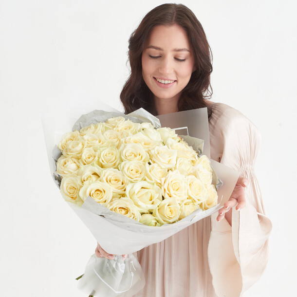 Букет из белых роз #97, артикул F1092413 - 14950 рублей, доставка по городу. Flawery - доставка цветов