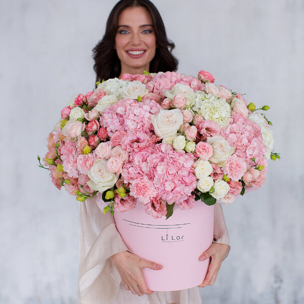 Букет в шляпной коробке #655, артикул F1304924 - 36950 рублей, доставка по городу. Flawery - доставка цветов