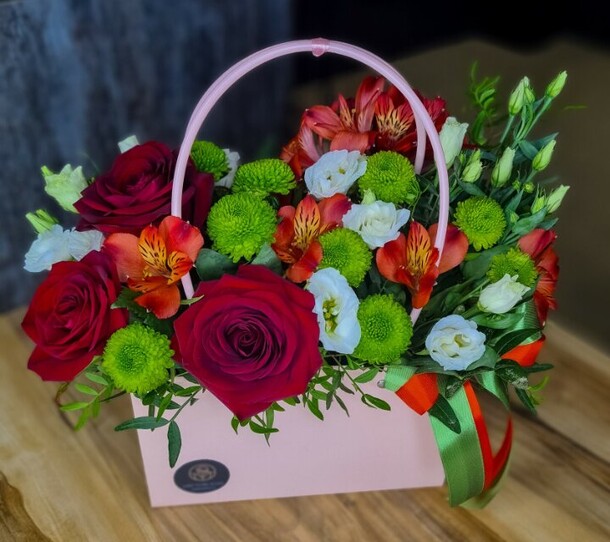 Яркое лето, артикул F1157069 - 7776 рублей, доставка по городу. Flawery - доставка цветов