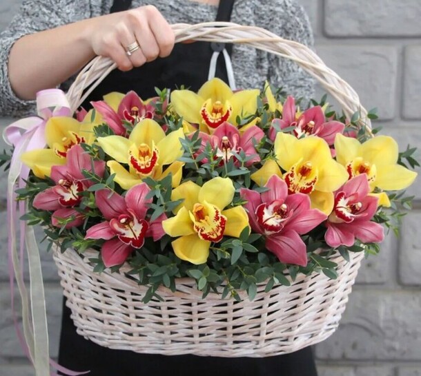 Вильнюс, артикул F1168384 - 16369 рублей, доставка по городу. Flawery - доставка цветов