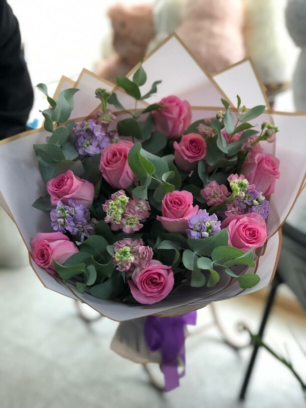 Маттиола с розой, артикул F1332622 - 9101 рублей, доставка по городу. Flawery - доставка цветов