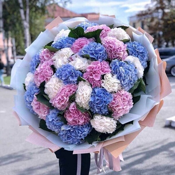 Букет № 17, артикул F1166962 - 19500 рублей, доставка по городу. Flawery - доставка цветов