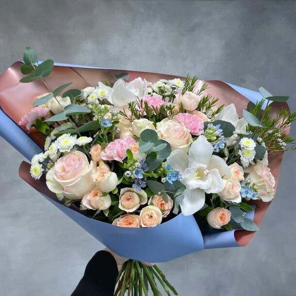 Букет № 19, артикул F1167003 - 10100 рублей, доставка по городу. Flawery - доставка цветов