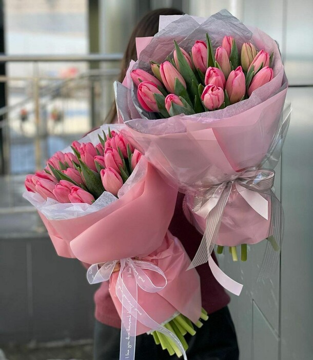 Букет розовых тюльпанов, артикул F1168267 - 5100 рублей, доставка по городу. Flawery - доставка цветов