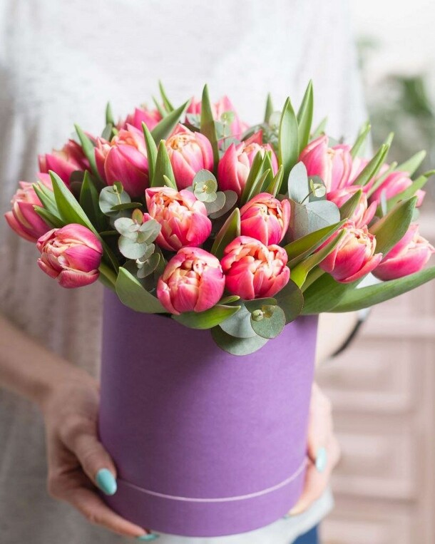 Букет тюльпанов "дыхание весны", артикул F1168272 - 8150 рублей, доставка по городу. Flawery - доставка цветов