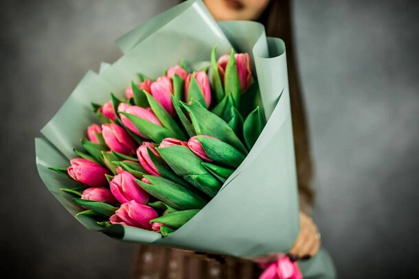 Букет тюльпанов, артикул F1168296 - 6551 рублей, доставка по городу. Flawery - доставка цветов