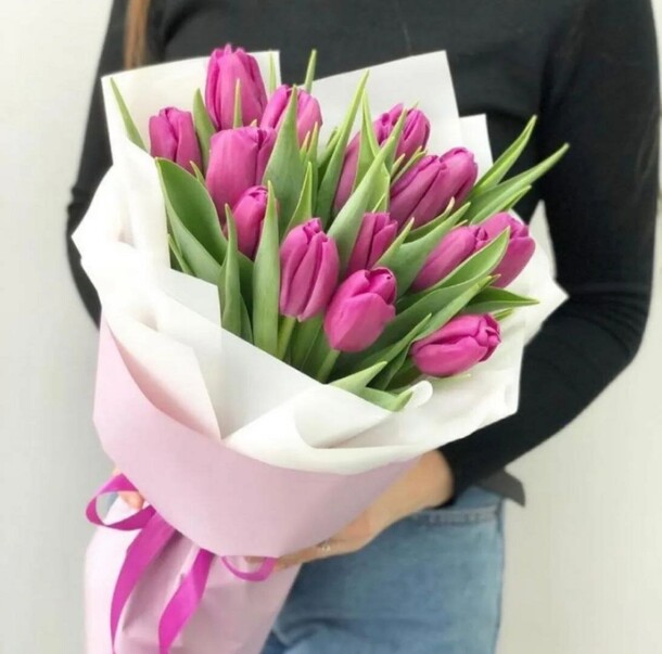 Букет тюльпанов "марина", артикул F1168309 - 4370 рублей, доставка по городу. Flawery - доставка цветов