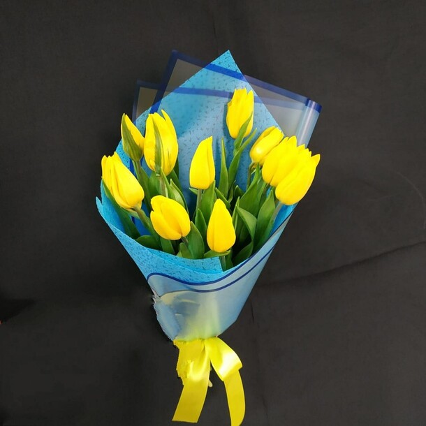 Букет "краски весны" из тюльпанов, артикул F1168319 - 3670 рублей, доставка по городу. Flawery - доставка цветов