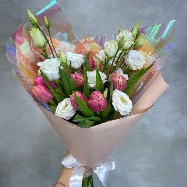 Букет тюльпанов "весенний сад", артикул F1168348 - 3100 рублей, доставка по городу. Flawery - доставка цветов