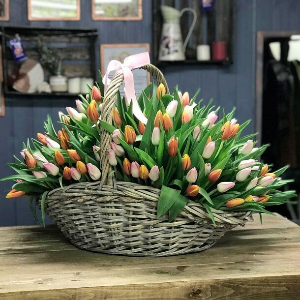 Корзина тюльпанов, артикул F1168377 - 42800 рублей, доставка по городу. Flawery - доставка цветов