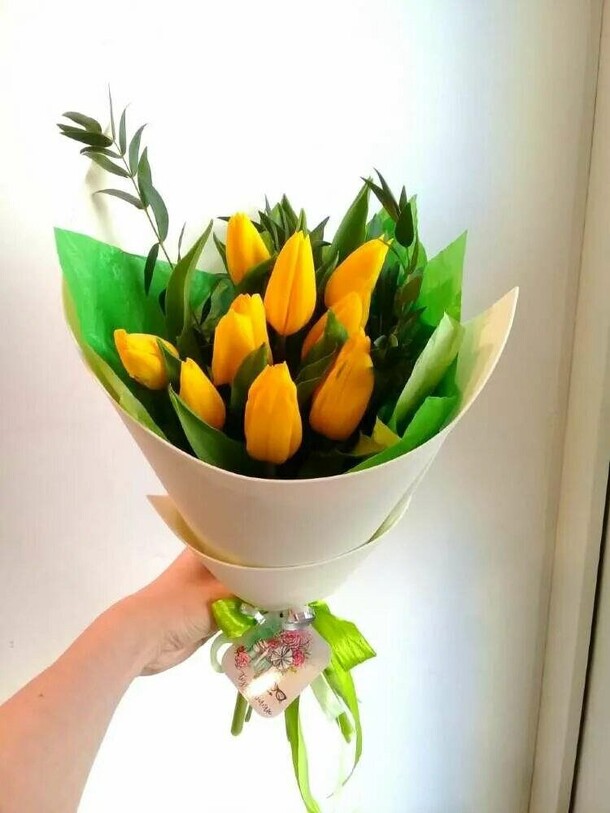 Букет "весенний рассвет", артикул F1168431 - 3100 рублей, доставка по городу. Flawery - доставка цветов