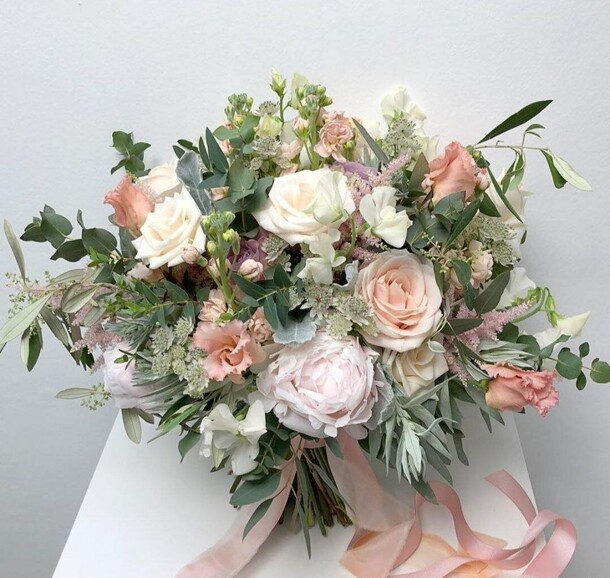 Букет невесты, артикул F1168968 - 13031 рублей, доставка по городу. Flawery - доставка цветов