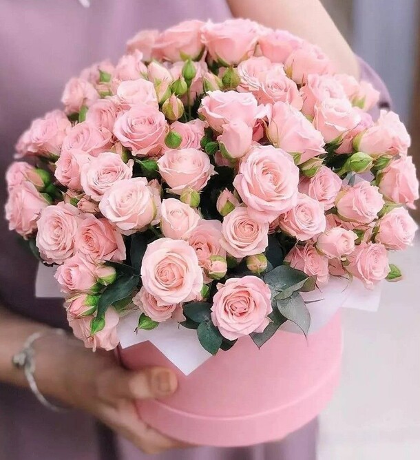 Композиция из роз в коробке, артикул F1172152 - 4300 рублей, доставка по городу. Flawery - доставка цветов