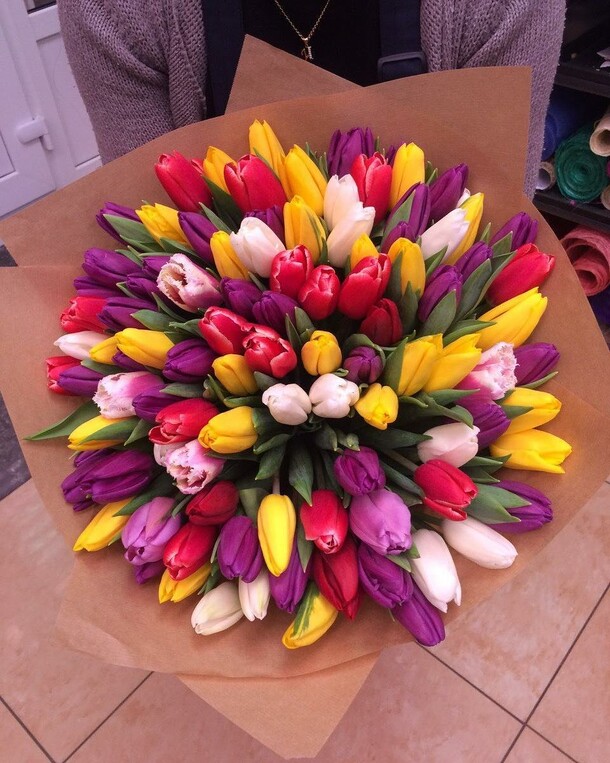 Букет тюльпанов "волшебство", артикул F1177248 - 21500 рублей, доставка по городу. Flawery - доставка цветов