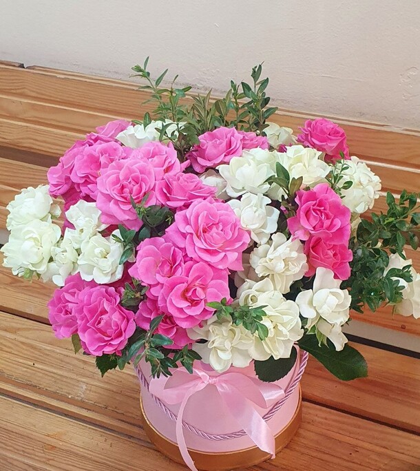 Розы в шляпной коробке, артикул F1194721 - 7500 рублей, доставка по городу. Flawery - доставка цветов