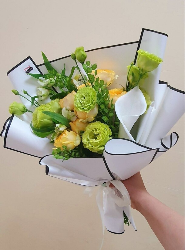 Букет «яркий», артикул F1194933 - 3300 рублей, доставка по городу. Flawery - доставка цветов