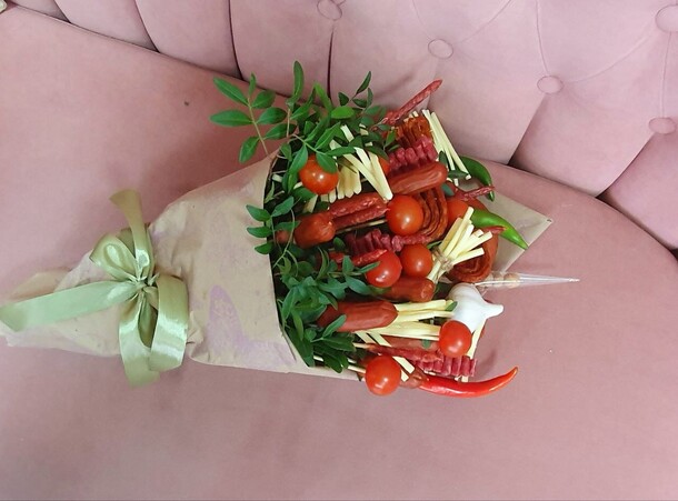 Съедобный букет «хот», артикул F1195281 - 4200 рублей, доставка по городу. Flawery - доставка цветов