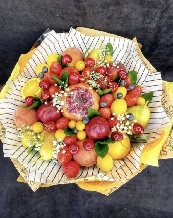 Фруктовый букет, артикул F1196024 - 6300 рублей, доставка по городу. Flawery - доставка цветов