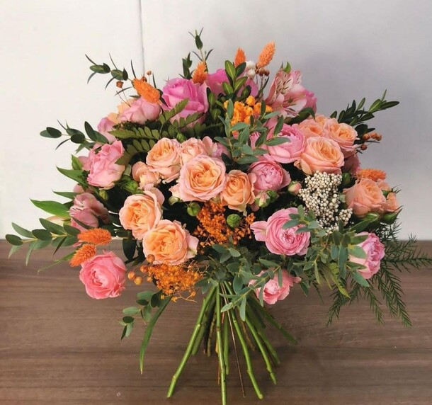 Букет из роз, артикул F1202905 - 8610 рублей, доставка по городу. Flawery - доставка цветов