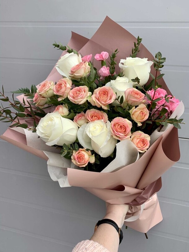 Букет роз, артикул F1207861 - 5605 рублей, доставка по городу. Flawery - доставка цветов