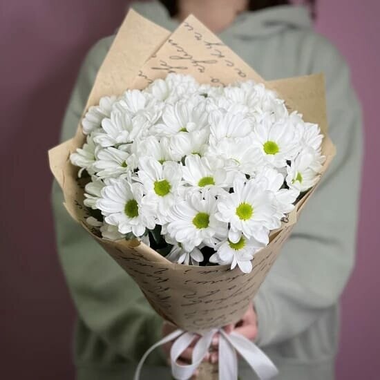 Букет из 3 хризантем, артикул F1208231 - 2100 рублей, доставка по городу. Flawery - доставка цветов