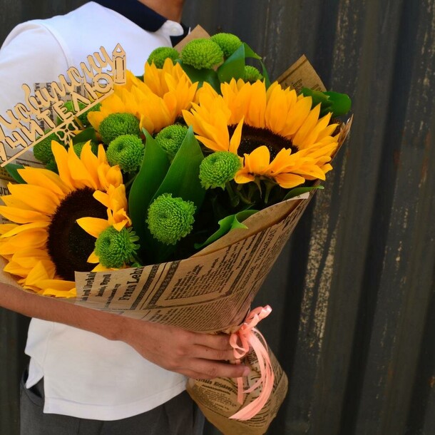 Букет подсолнухов, артикул F1208232 - 3801 рублей, доставка по городу. Flawery - доставка цветов