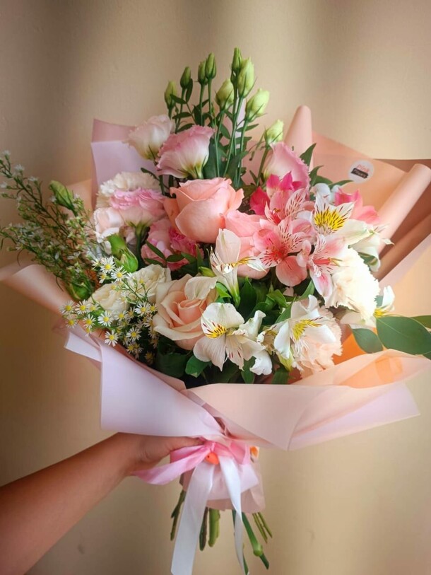 Букет сборный «очарование», артикул F1208401 - 6001 рублей, доставка по городу. Flawery - доставка цветов