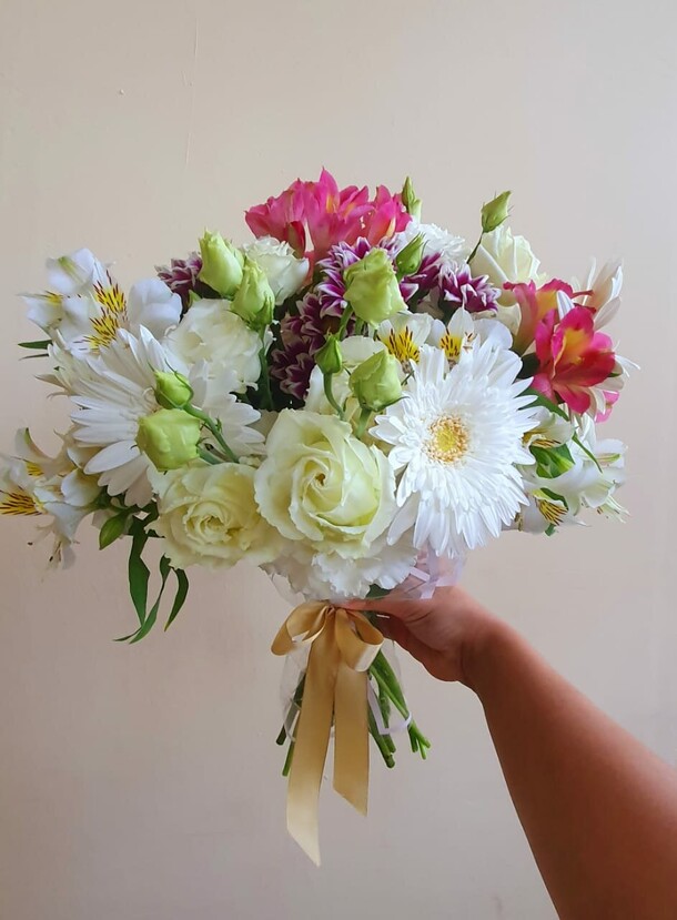 Букет «летняя пора», артикул F1208875 - 4800 рублей, доставка по городу. Flawery - доставка цветов