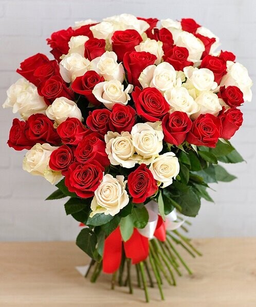 Букет из 101 розы «дуэт», артикул F1210422 - 36670 рублей, доставка по городу. Flawery - доставка цветов