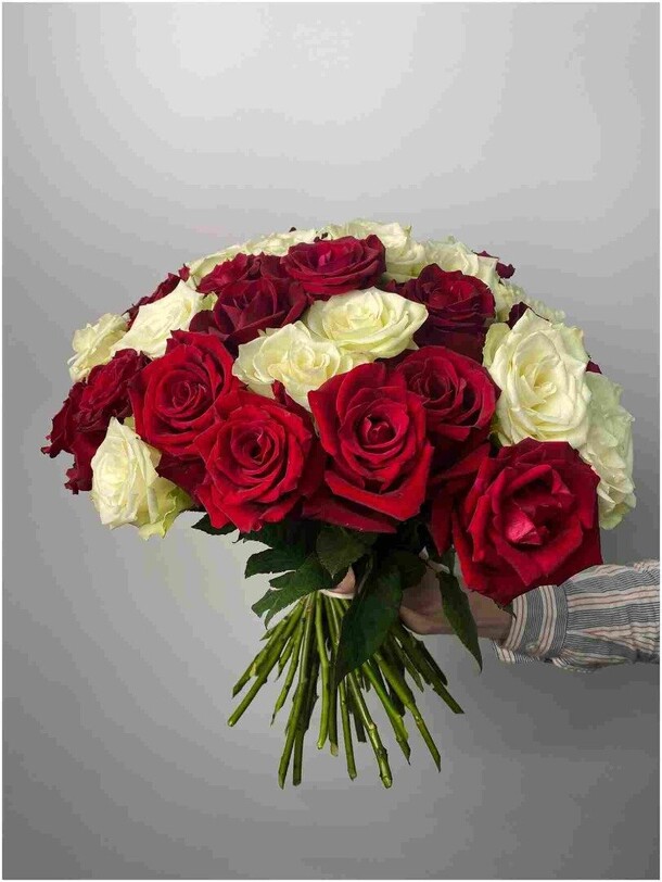 Букет из 35 роз, артикул F1210423 - 12300 рублей, доставка по городу. Flawery - доставка цветов