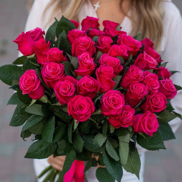 Букет из 33 роз, артикул F1212847 - 11000 рублей, доставка по городу. Flawery - доставка цветов