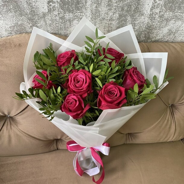 Букет красных роз, артикул F1214847 - 3300 рублей, доставка по городу. Flawery - доставка цветов