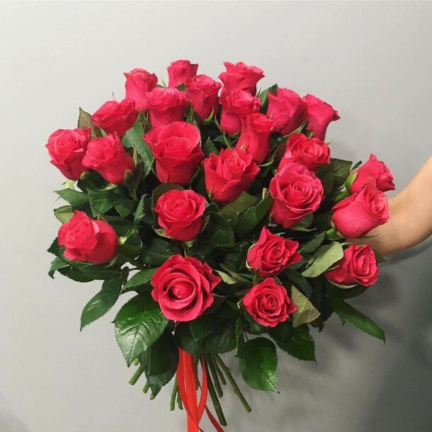 Букет из 21 красной розы, артикул F1215855 - 7190 рублей, доставка по городу. Flawery - доставка цветов