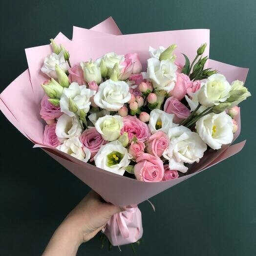 Букет из роз и эустомы «лучшее в тебе», артикул F1217080 - 6001 рублей, доставка по городу. Flawery - доставка цветов