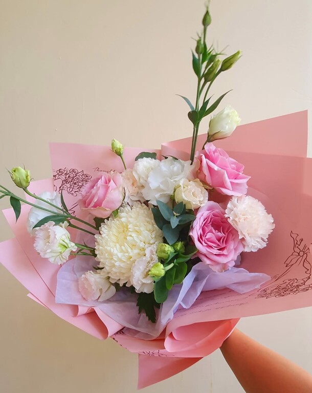 Сборный букет с розами и гвоздиками, артикул F1217138 - 4200 рублей, доставка по городу. Flawery - доставка цветов