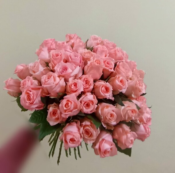 Букет из 51 розы, артикул F1218988 - 14200 рублей, доставка по городу. Flawery - доставка цветов