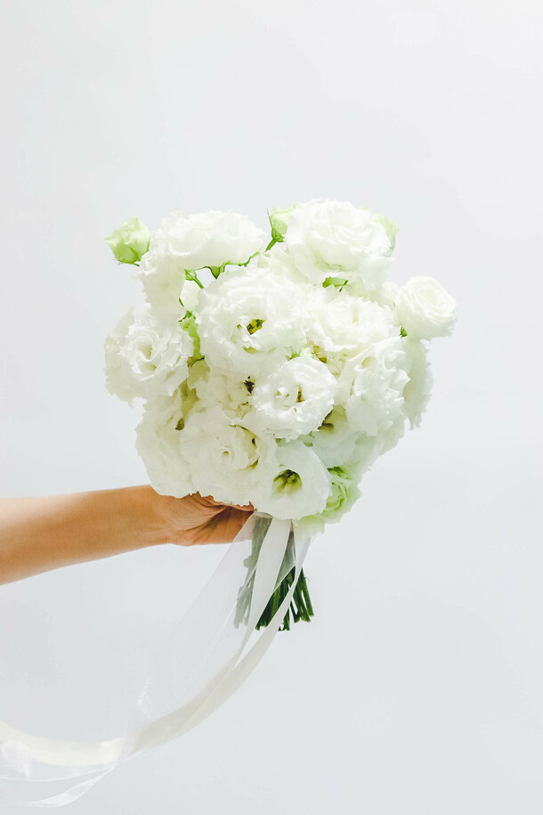 Букет невесты из эустомы, артикул F1221037 - 7467 рублей, доставка по городу. Flawery - доставка цветов