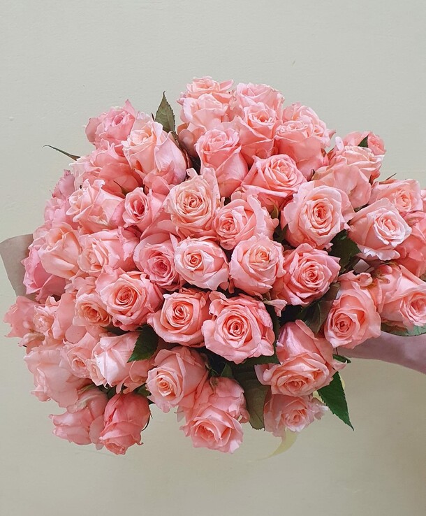 Букет из 51 розы, артикул F1222362 - 15000 рублей, доставка по городу. Flawery - доставка цветов