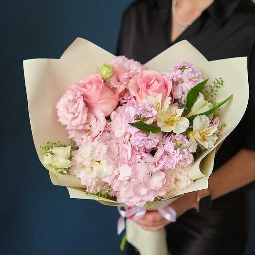 Сборный букет «венера», артикул F1223024 - 6200 рублей, доставка по городу. Flawery - доставка цветов