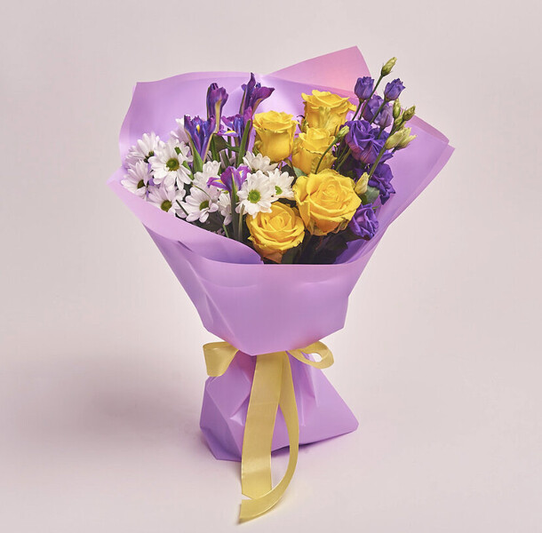 Сборный букет «солнечный день», артикул F1223349 - 4800 рублей, доставка по городу. Flawery - доставка цветов