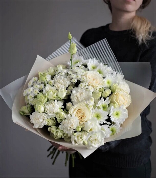 Сборный букет «с чистого листа», артикул F1227415 - 7800 рублей, доставка по городу. Flawery - доставка цветов