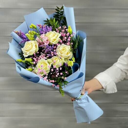 Сборный букет с розами «фея», артикул F1228682 - 5100 рублей, доставка по городу. Flawery - доставка цветов