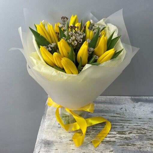 Букет тюльпанов «весенний», артикул F1230438 - 5600 рублей, доставка по городу. Flawery - доставка цветов