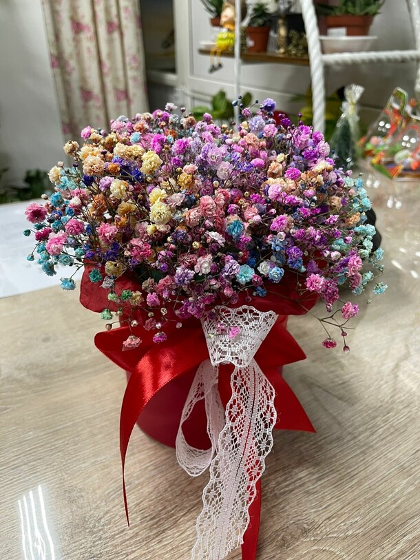 Букет гипсофил в коробке, артикул F1232902 - 6300 рублей, доставка по городу. Flawery - доставка цветов