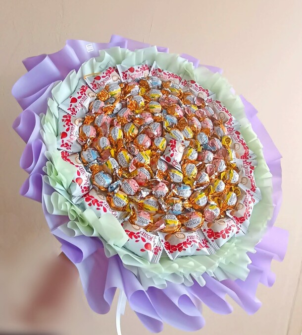 Съедобный букет со сладостями, артикул F1233982 - 7300 рублей, доставка по городу. Flawery - доставка цветов