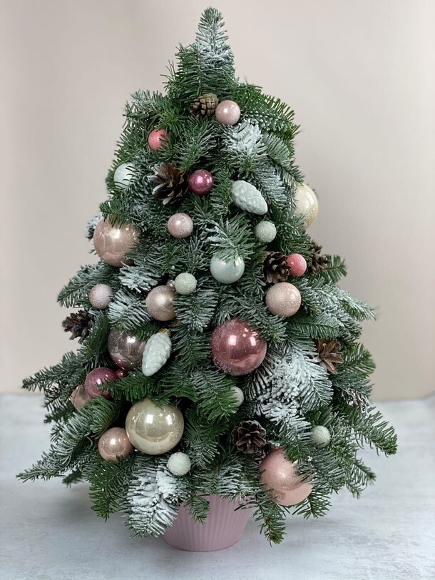 Новогодняя композиция «ель», артикул F1234392 - 8900 рублей, доставка по городу. Flawery - доставка цветов