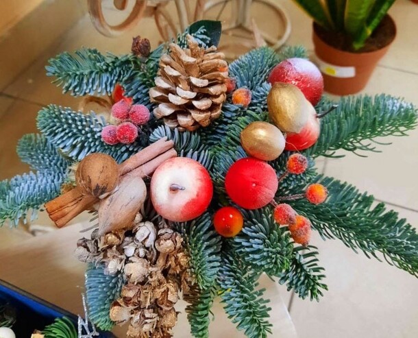 Новогодняя композиция, артикул F1234713 - 4200 рублей, доставка по городу. Flawery - доставка цветов