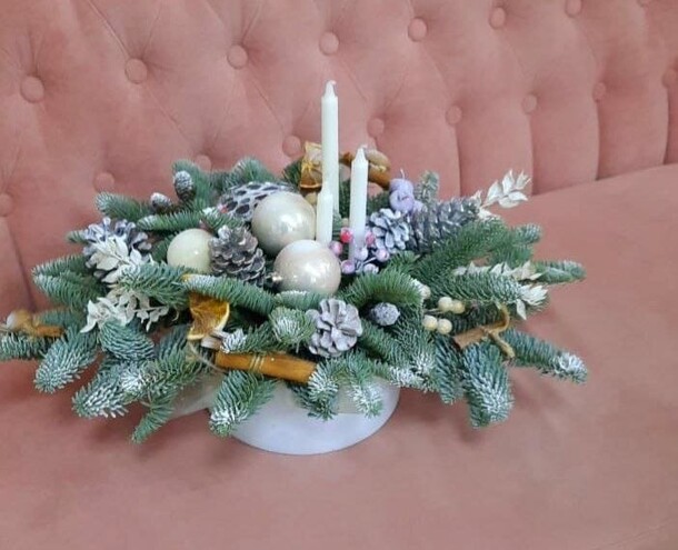 Новогодняя композиция, артикул F1234719 - 10600 рублей, доставка по городу. Flawery - доставка цветов